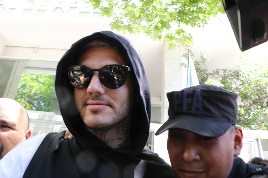 Wanda Nara'dan şok Icardi ihbarı: Polisler hemen kaldığı eve gitti - 1 Wanda Nara'dan şok Icardi ihbarı: Polisler hemen kaldığı eve gitti - 1