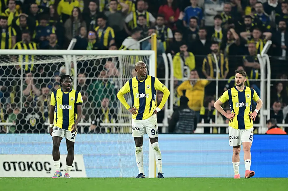 Fenerbahçe-Kayserispor maçı sonrası tribünler karıştı: Polis müdahalesi geldi - 6 Fenerbahçe-Kayserispor maçı sonrası tribünler karıştı: Polis müdahalesi geldi - 6