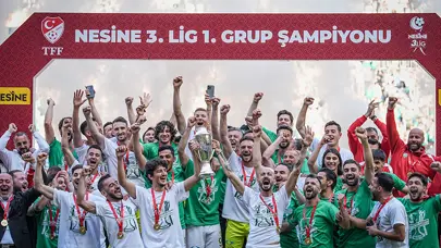 Bursaspor şampiyonluk kupasını 45 bin kişinin önünde aldı