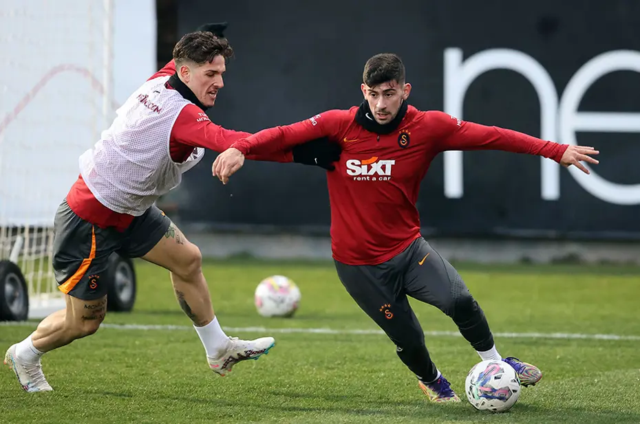 Arda Turan imdada yetişti: Galatasaray'ın büyük yatırım yaptığı ismi istiyor - 2 Arda Turan imdada yetişti: Galatasaray'ın büyük yatırım yaptığı ismi istiyor - 2