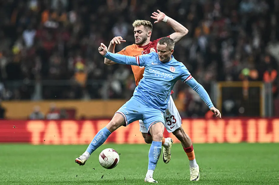 Trio ekibi, Galatasaray-Antalyaspor maçındaki tartışmalı pozisyonları yorumladı: Penaltı, kırmızı kart, iptal edilen gol... - 6