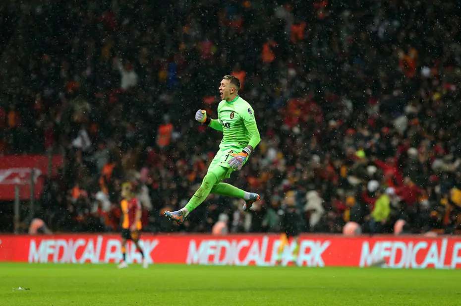 Okan Buruk'un kırması gereken tek rekor kaldı! - 6