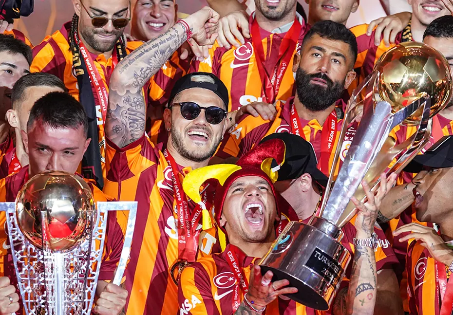 Görkemli kutlama: Şampiyon Galatasaray kupalarına kavuştu - 54 Görkemli kutlama: Şampiyon Galatasaray kupalarına kavuştu - 54