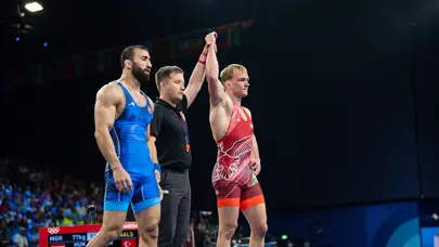 Milli güreşçi Burhan Akbudak'tan Paris 2024'e erken veda