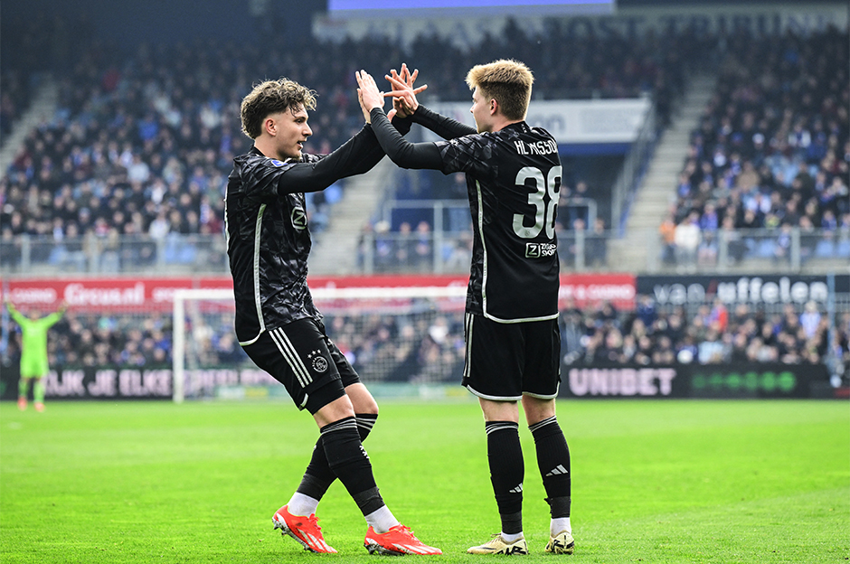 3 gollü galibiyet: Ajax seriyi deplasmanda sürdürdü