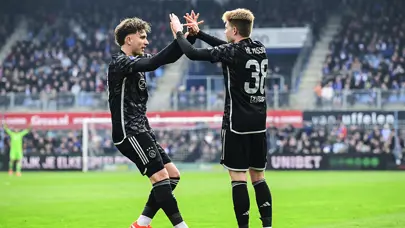 3 gollü galibiyet: Ajax seriyi deplasmanda sürdürdü