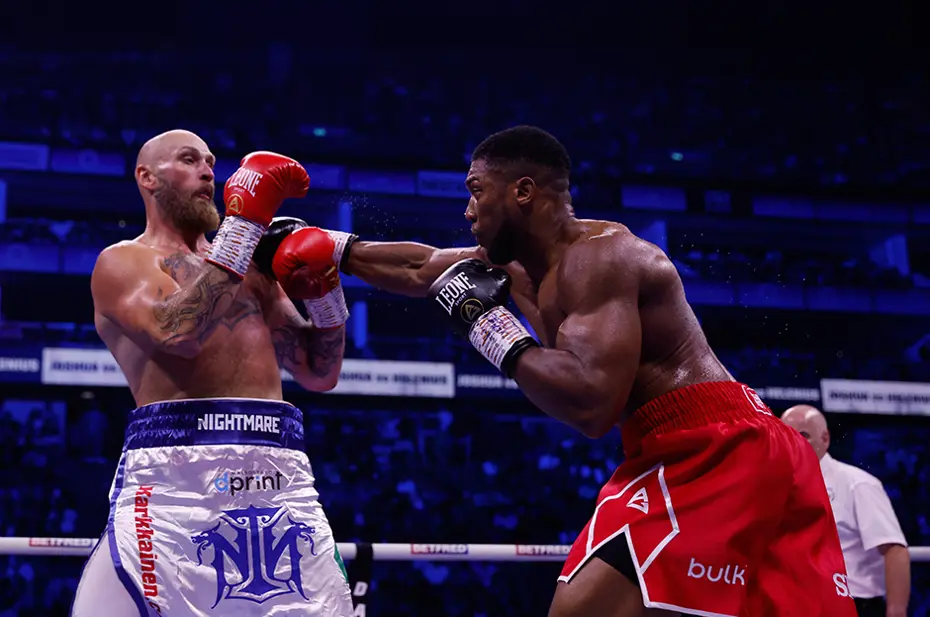 Anthony Joshua, Robert Helenius'u nakavt etti, 2.5 yıl sonra bir ilki başardı - 6
