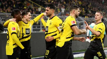 Borussia Dortmund ilk yarıda geri döndü