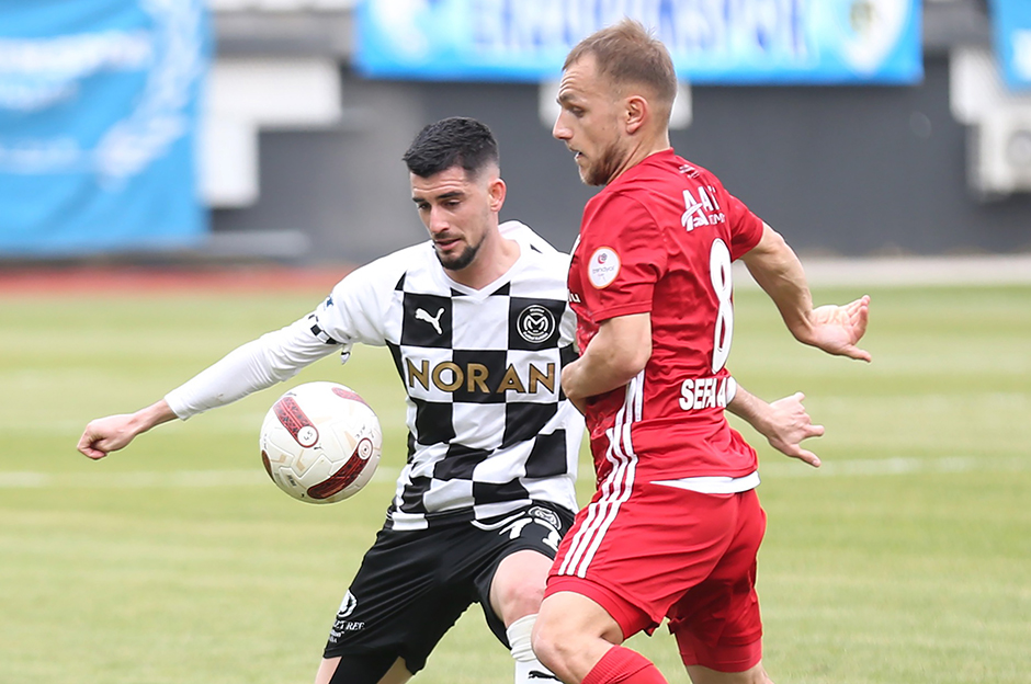 9 kişi kalan Manisa FK, evinde Erzurumspor'a yenildi