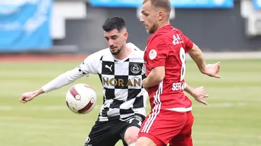 9 kişi kalan Manisa FK, evinde Erzurumspor'a yenildi