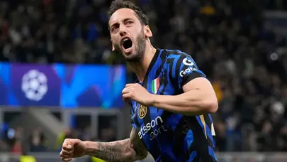 FLAŞ! Ve Fenerbahçe'den Hakan Çalhanoğlu bombası geldi: Ali Koç ile görüşme duyuruldu FLAŞ! Ve Fenerbahçe'den Hakan Çalhanoğlu bombası geldi: Ali Koç ile görüşme duyuruldu