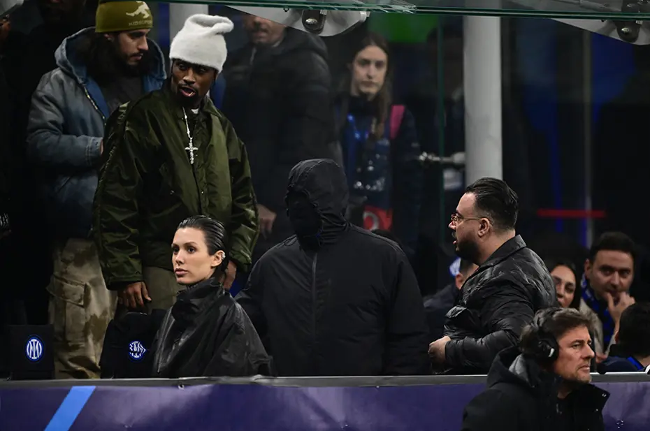 Inter-Atletico Madrid maçına maskeli Kanye West damga vurdu - 3 Inter-Atletico Madrid maçına maskeli Kanye West damga vurdu - 3