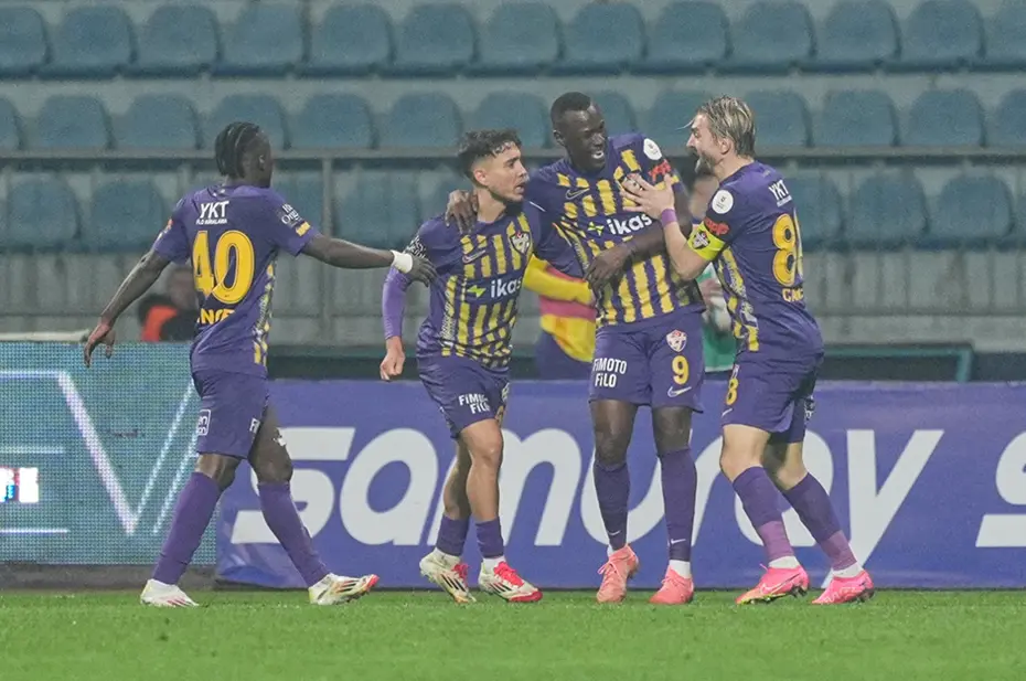 Mame Thiam'dan soyunma odasında "Emmioğlu" performansı - 3