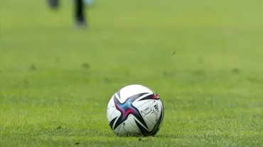 İZLE | Futbol sahasında ilginç anlar: Saha çizgileri için süt döktüler