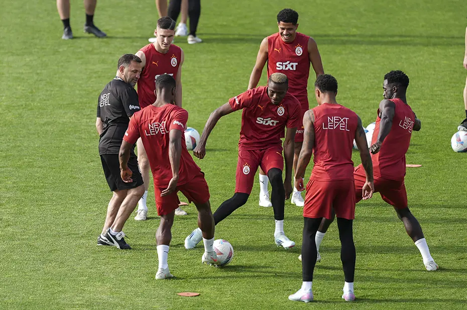 Galatasaray antrenmanında talihsiz an - 6 Galatasaray antrenmanında talihsiz an - 6