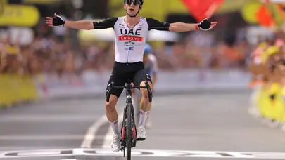 Tour de France'ta açılış etabının galibi Adam Yates
