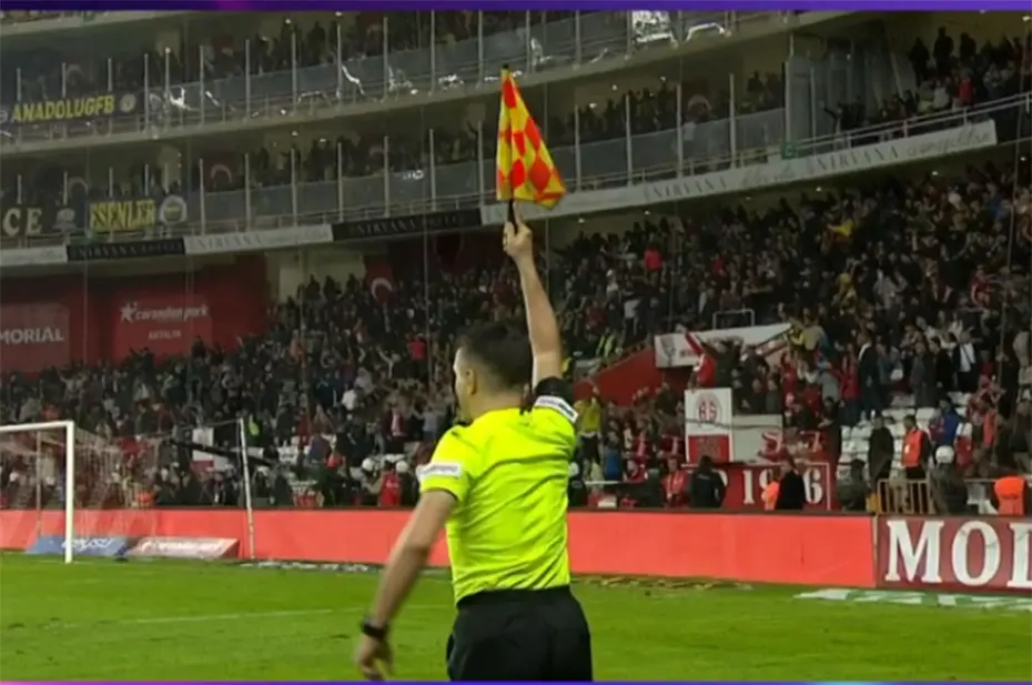 Antalyaspor'un 90+8'de iptal edilen golünde ofsayt var mı? - 7