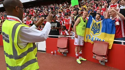Arsenal'den Zinchenko'ya savaşın birinci yıl dönümünde jest