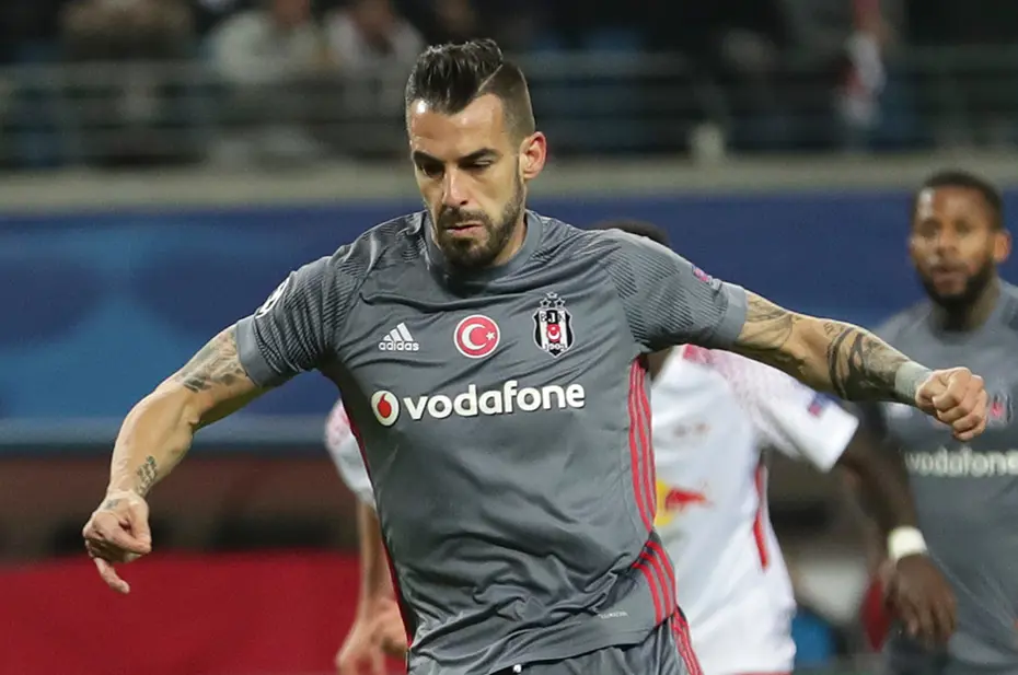 Yıllar sonra Beşiktaş'a geri dönüyor: Trabzonspor maçında tribündeydi - 6 Yıllar sonra Beşiktaş'a geri dönüyor: Trabzonspor maçında tribündeydi - 6