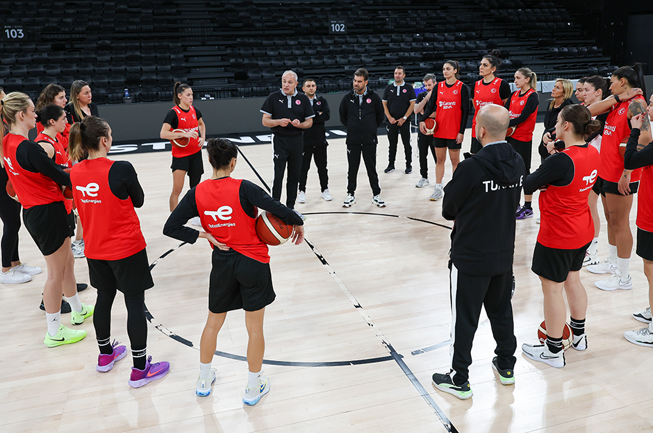 A Milli Kadın Basketbol Takımı, Romanya maçının hazırlıklarına başladı
