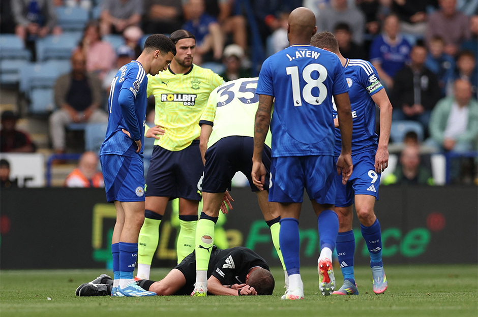 Premier Lig'deki ilk maçında büyük talihsizlik: Hakem maça devam edemedi