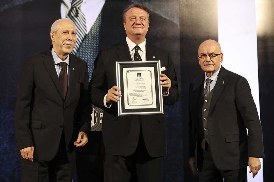 Hasan Arat mazbatasını aldı, görev dağılımını açıkladı