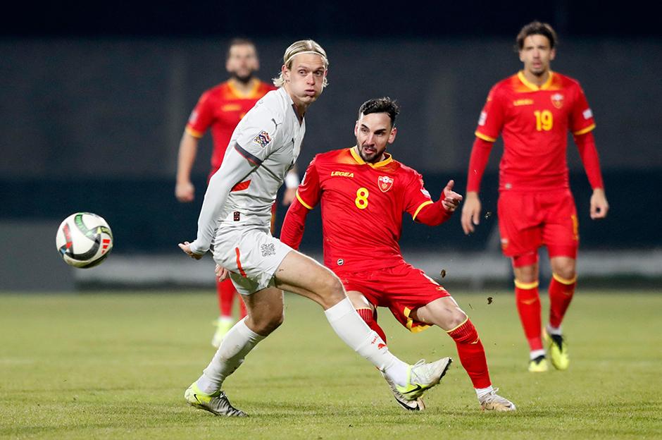 İzlanda, Karadağ'ı ikinci yarıda yıktı