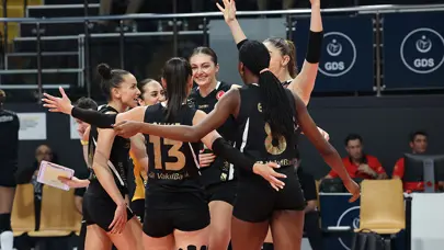 VakıfBank CEV Şampiyonlar Ligi'nde çeyrek finalde: Zehra Güneş'ten anlamlı hareket