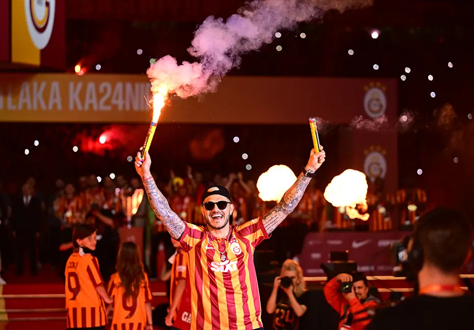 Görkemli kutlama: Şampiyon Galatasaray kupalarına kavuştu - 50 Görkemli kutlama: Şampiyon Galatasaray kupalarına kavuştu - 50