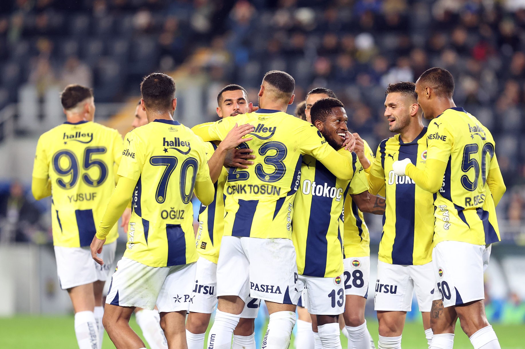 Fenerbahçe tribünlerinde istifa sesleri yükseldi