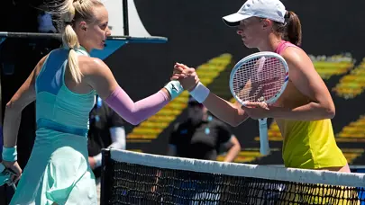 Iga Swiatek, Elena Rybakina'ya set vermeden tur atladı