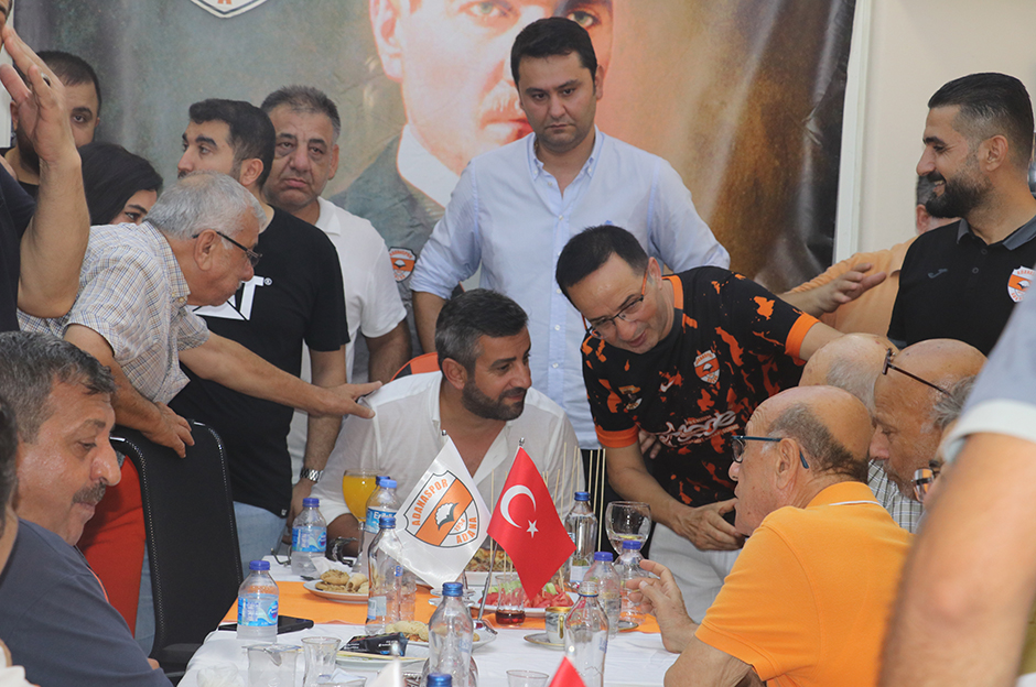 Adanaspor Başkanı Asil Bostancı taraftarlarla buluştu