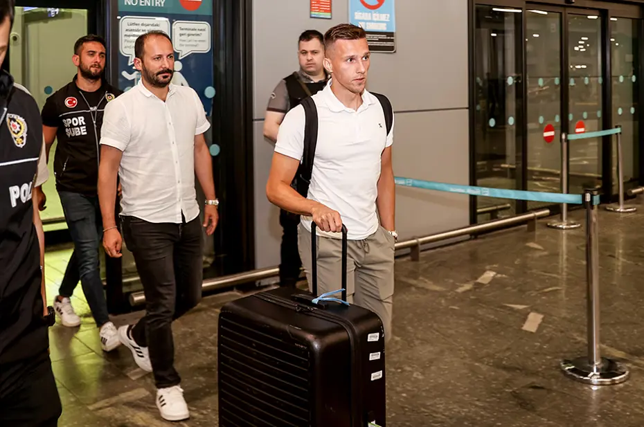 Yeni transfer Mislav Orsic Türkiye'ye geldi - 3 Yeni transfer Mislav Orsic Türkiye'ye geldi - 3