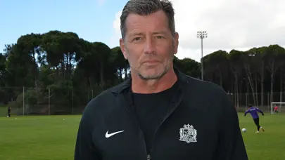 Takımıyla Antalya'da kampa giren Skibbe'den Galatasaray ve derbi yorumu