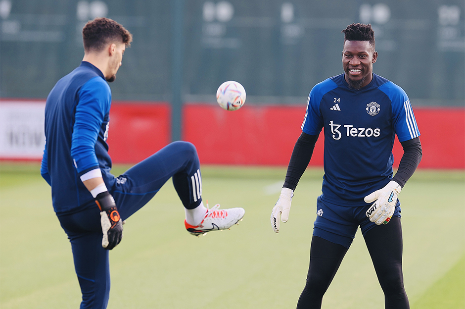 Manchester United'da sahaya çıkacağı günü bekleyen Altay Bayındır'ı üzecek iki ihtimal