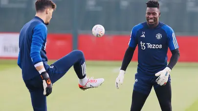 Manchester United'da sahaya çıkacağı günü bekleyen Altay Bayındır'ı üzecek iki ihtimal