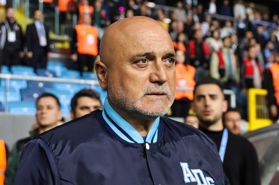 Hikmet Karaman'dan Avrupa'da sürpriz imza