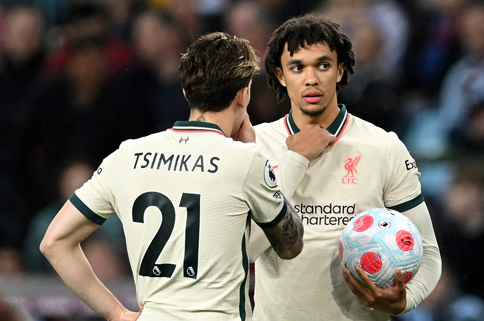 Liverpool'dan beklerine yeni sözleşme