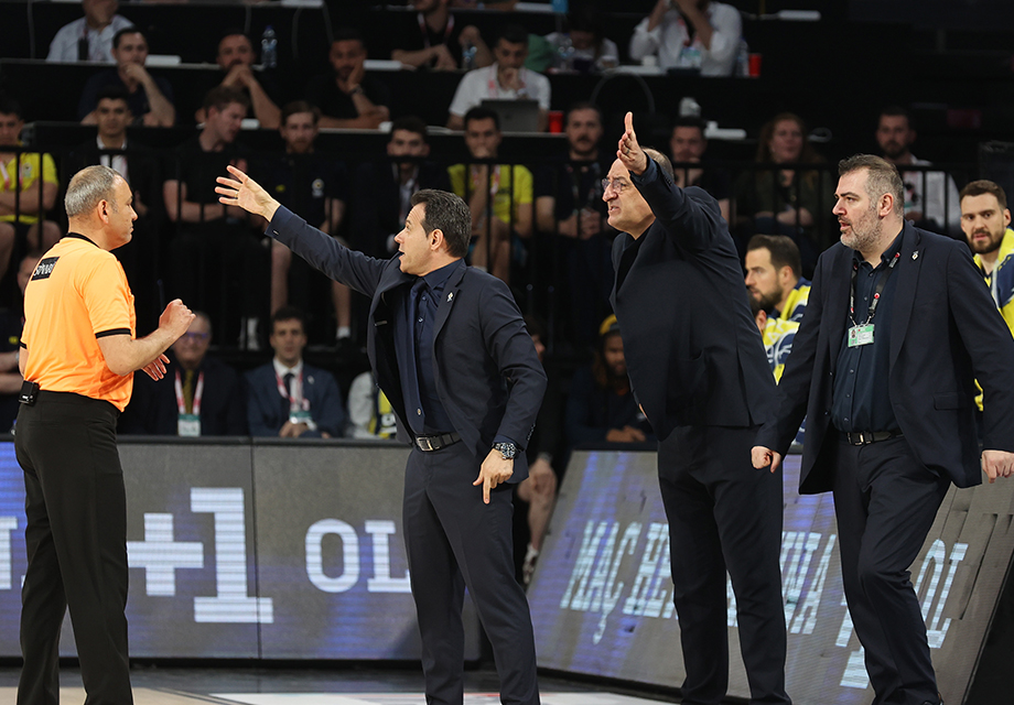 Anadolu Efes - Fenerbahçe Beko maçındaki hakemler için resmi karar