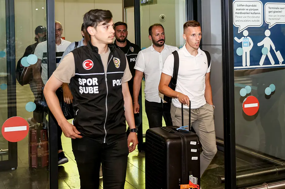 Yeni transfer Mislav Orsic Türkiye'ye geldi - 1 Yeni transfer Mislav Orsic Türkiye'ye geldi - 1