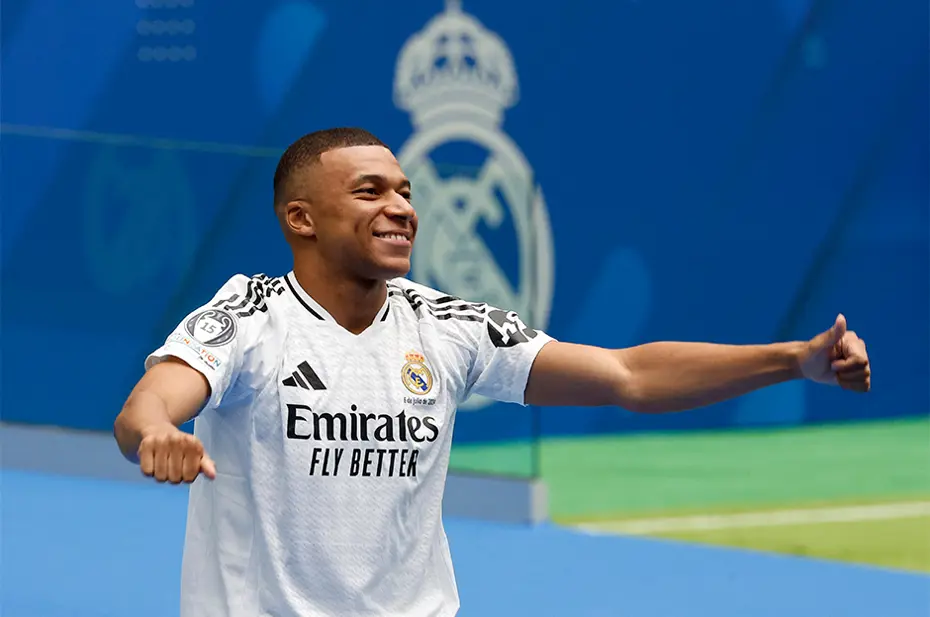 Kylian Mbappe resmen Real Madrid'de: Santiago Bernabeu'da imza töreni - 4 Kylian Mbappe resmen Real Madrid'de: Santiago Bernabeu'da imza töreni - 4