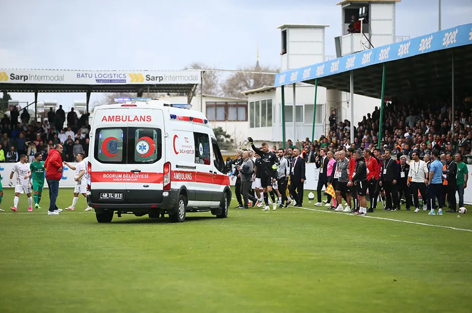 1. Lig'de olaylı maç: Hocalar ve kaptanlar oyundan atıldı - 14 1. Lig'de olaylı maç: Hocalar ve kaptanlar oyundan atıldı - 14