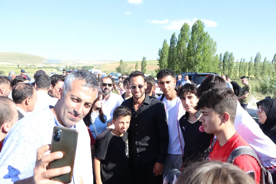 Hakan Çalhanoğlu'nan memleketi Bayburt'ta coşkulu karşılama - 3