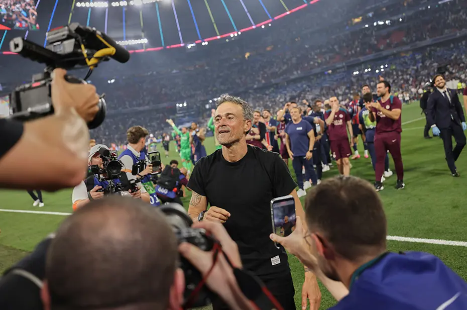 Luis Enrique, vefat eden kızına verdiği sözü tuttu: Şampiyonlar Ligi finali sonrası duygusal anlar - 2 Luis Enrique, vefat eden kızına verdiği sözü tuttu: Şampiyonlar Ligi finali sonrası duygusal anlar - 2
