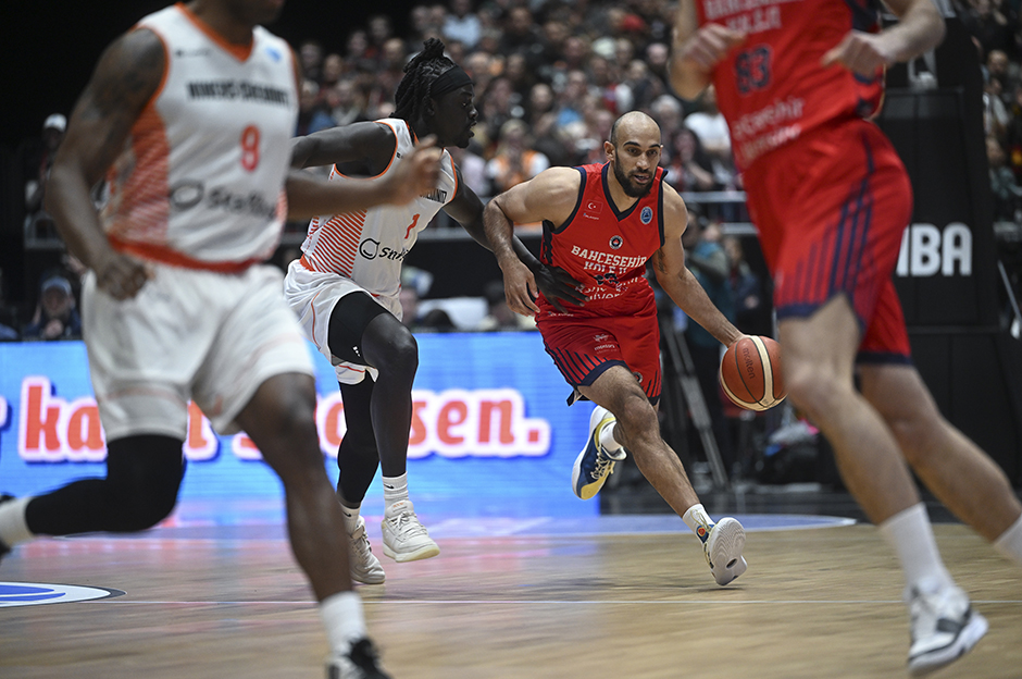 Bahçeşehir Koleji kupa zaferini rövanşa bıraktı