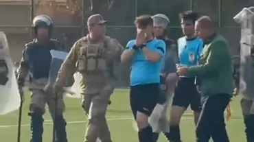 Maç sonu dehşet: Futbolcular hakeme saldırıp burnunu kırdı