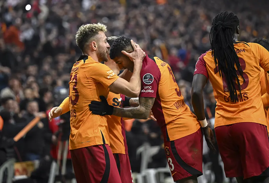"Kornerden önce faul vardı" Galatasaray için ne yazdılar? - 11