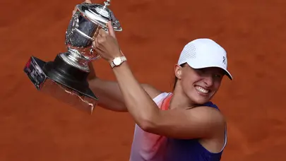 Roland Garros'ta zafer Iga Swiatek'in
