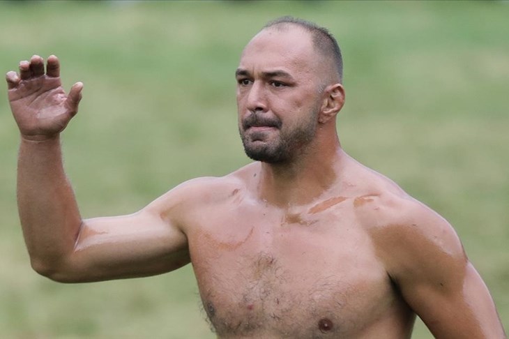 Men edilen başpehlivan Ali Gürbüz özür diledi