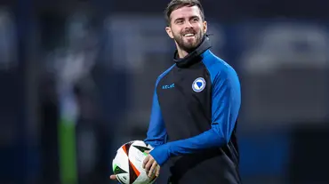 Pjanic transferine ilginç tanıtım: İmzayı attı, ata bindi